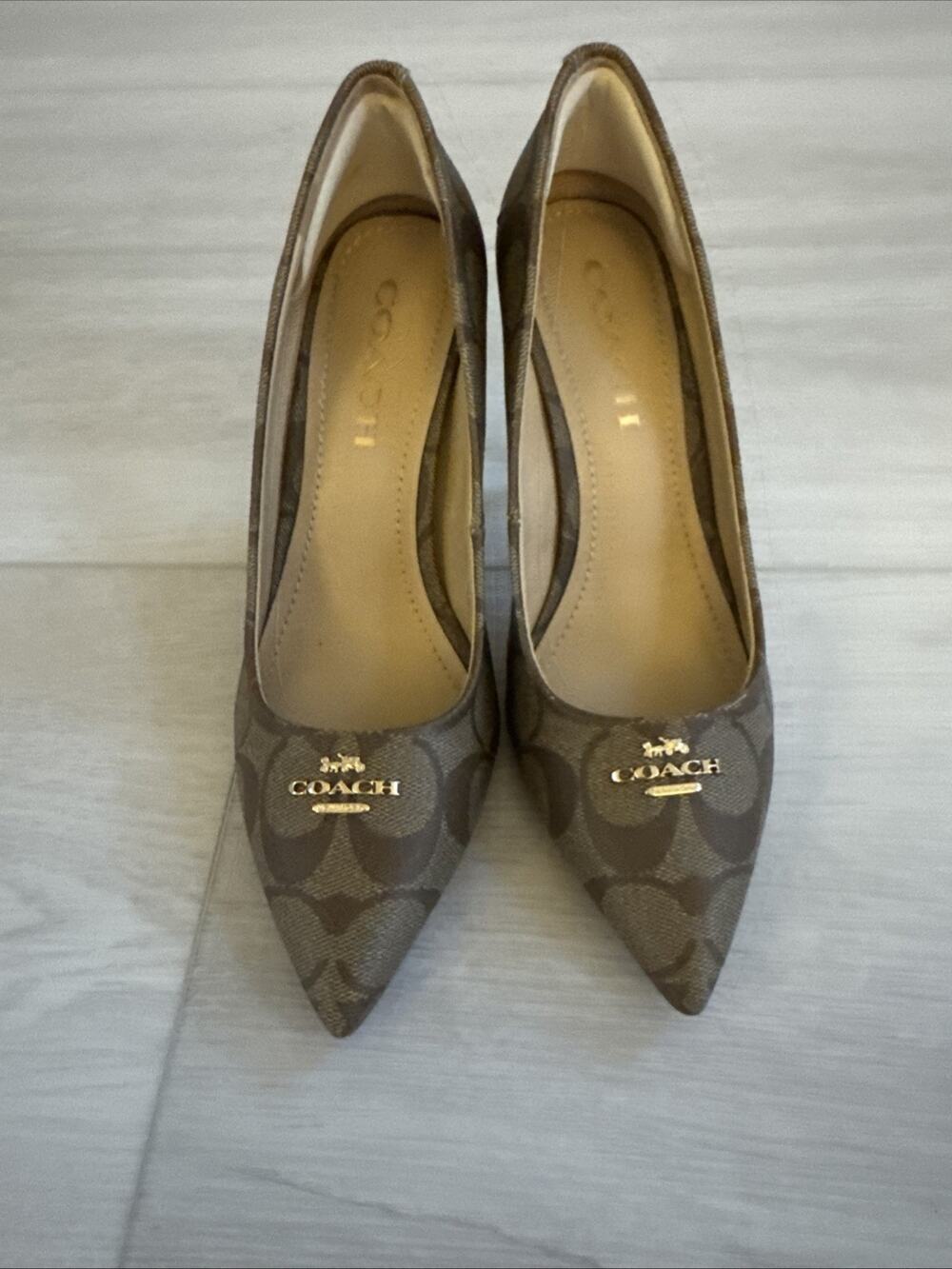 Coach Wiley Pumps In Signature Canvas. Size 36. Great Used Condition. See Pics
